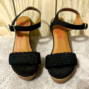 Jellypop black wedge sandals size 7.5